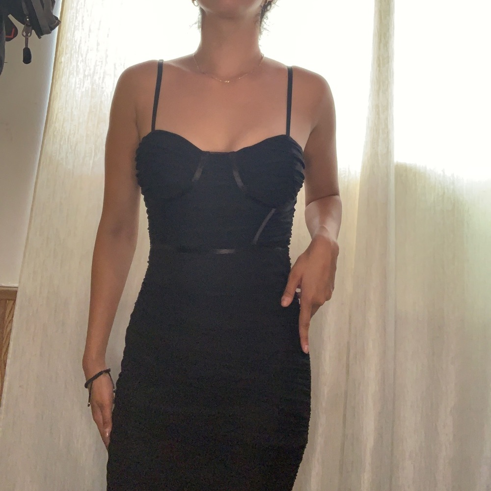 Elegant Long black dress with slit
